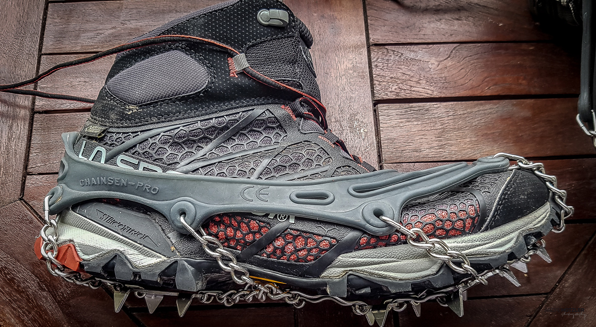Snowline Chainsen Pro XL = black - here almost too big for this boot